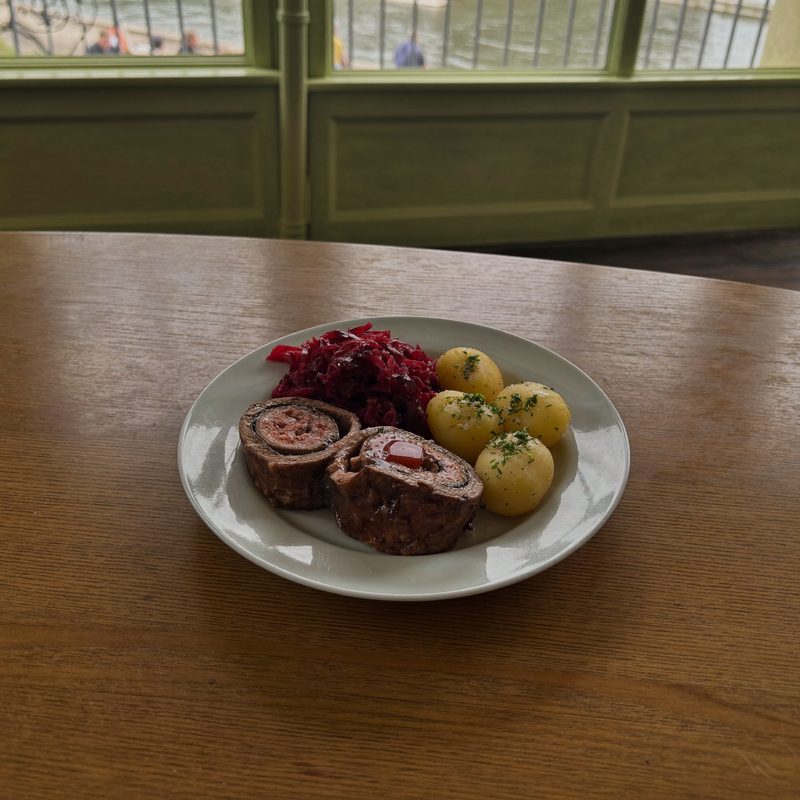 Rinderroulade mit Rotkohl